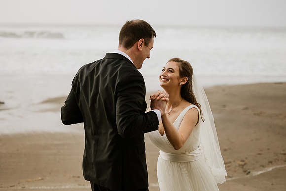 Alex-Danielle-Inn-Spanish-Head-Lincoln-City-oregon-wedding-0550