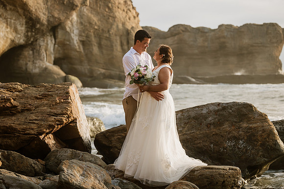 Adam-Veronica-Otter-Crest-Inn-Depoe-Bay-Oregon-Elopement-Photos-7812