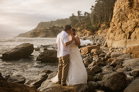 Adam-Veronica-Otter-Crest-Inn-Depoe-Bay-Oregon-Elopement-Photos-6127