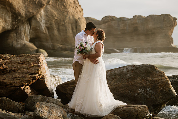 Adam-Veronica-Otter-Crest-Inn-Depoe-Bay-Oregon-Elopement-Photos-7816