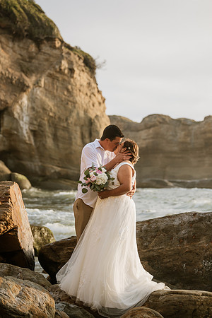 Adam-Veronica-Otter-Crest-Inn-Depoe-Bay-Oregon-Elopement-Photos-7853