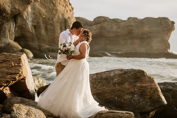 Adam-Veronica-Otter-Crest-Inn-Depoe-Bay-Oregon-Elopement-Photos-7846