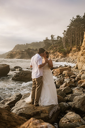 Adam-Veronica-Otter-Crest-Inn-Depoe-Bay-Oregon-Elopement-Photos-6130