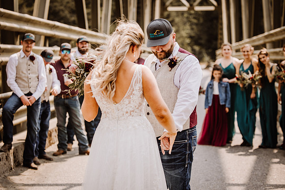 Tyler-Riley-Gold-Beach-Wedding-Photos-7387