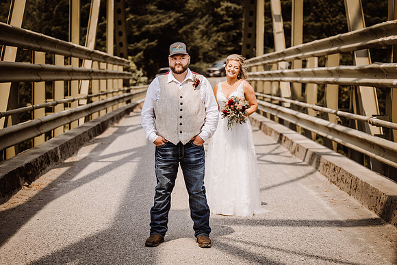 Tyler-Riley-Gold-Beach-Wedding-Photos-7340