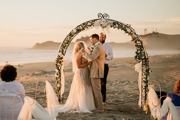 Michael-Annie-pacific-City-Cape-Kiwanda-Oregon-Elopement-2021-65