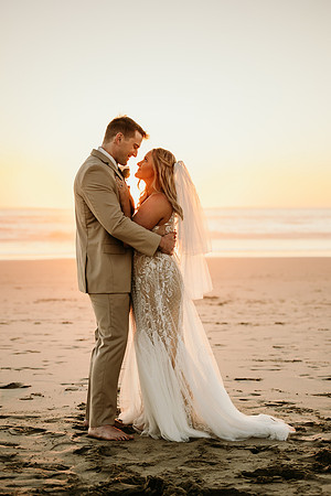 Michael-Annie-pacific-City-Cape-Kiwanda-Oregon-Elopement-2021-83