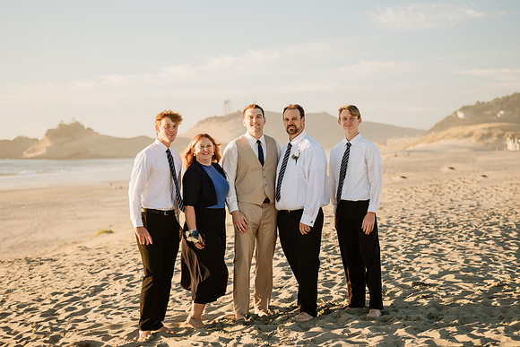 Michael-Annie-pacific-City-Cape-Kiwanda-Oregon-Elopement-2021-32