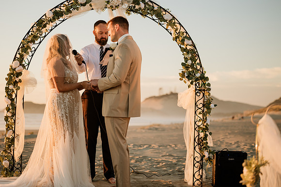 Michael-Annie-pacific-City-Cape-Kiwanda-Oregon-Elopement-2021-63
