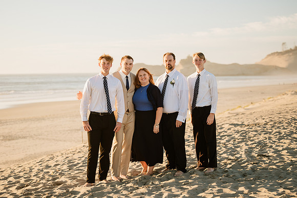 Michael-Annie-pacific-City-Cape-Kiwanda-Oregon-Elopement-2021-31