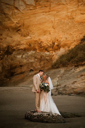 Michael-Annie-pacific-City-Cape-Kiwanda-Oregon-Elopement-2021-120