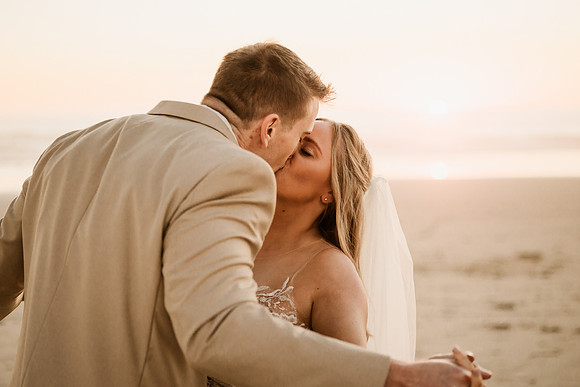Michael-Annie-pacific-City-Cape-Kiwanda-Oregon-Elopement-2021-96