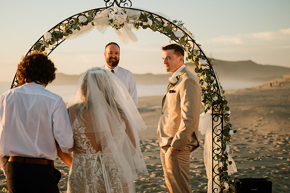 Michael-Annie-pacific-City-Cape-Kiwanda-Oregon-Elopement-2021-56