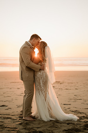 Michael-Annie-pacific-City-Cape-Kiwanda-Oregon-Elopement-2021-85