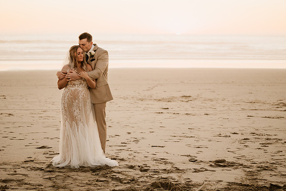 Michael-Annie-pacific-City-Cape-Kiwanda-Oregon-Elopement-2021-99