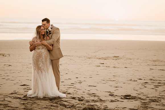 Michael-Annie-pacific-City-Cape-Kiwanda-Oregon-Elopement-2021-98