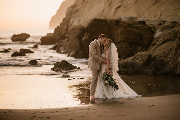Michael-Annie-pacific-City-Cape-Kiwanda-Oregon-Elopement-2021-115