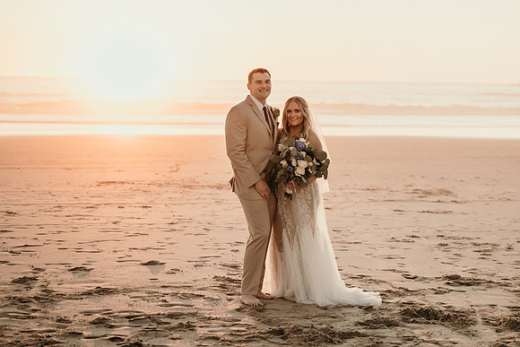 Michael-Annie-pacific-City-Cape-Kiwanda-Oregon-Elopement-2021-78