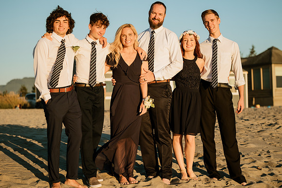 Michael-Annie-pacific-City-Cape-Kiwanda-Oregon-Elopement-2021-36