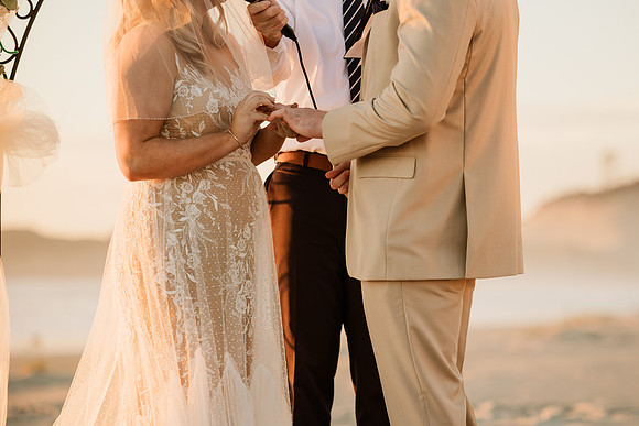 Michael-Annie-pacific-City-Cape-Kiwanda-Oregon-Elopement-2021-62