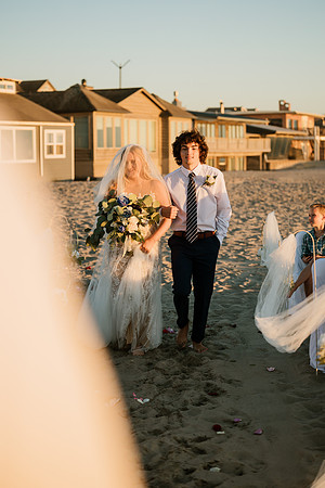 Michael-Annie-pacific-City-Cape-Kiwanda-Oregon-Elopement-2021-55