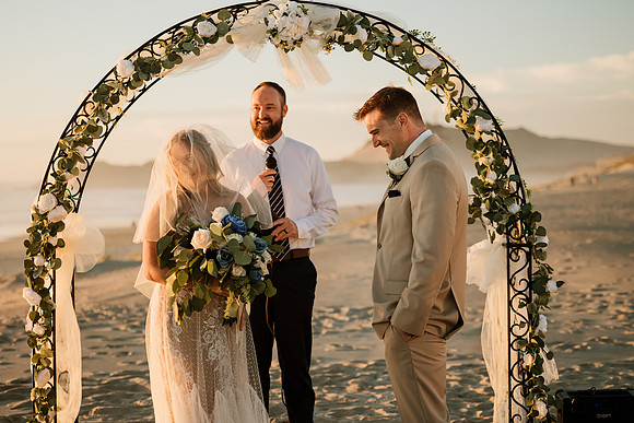 Michael-Annie-pacific-City-Cape-Kiwanda-Oregon-Elopement-2021-57