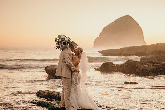 Michael-Annie-pacific-City-Cape-Kiwanda-Oregon-Elopement-2021-105