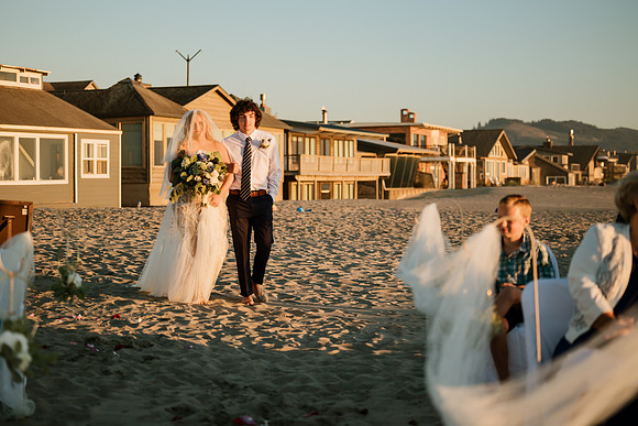 Michael-Annie-pacific-City-Cape-Kiwanda-Oregon-Elopement-2021-54