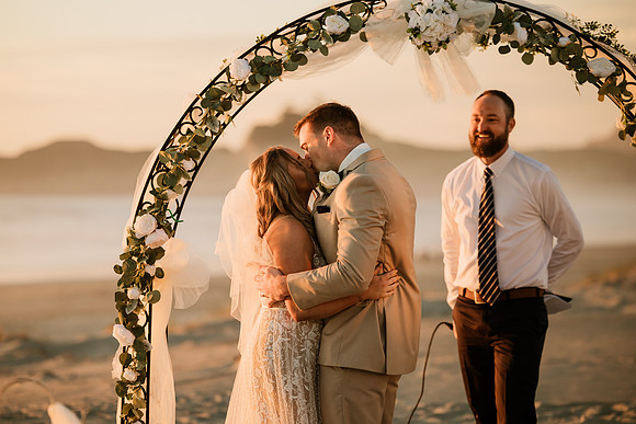 Michael-Annie-pacific-City-Cape-Kiwanda-Oregon-Elopement-2021-67