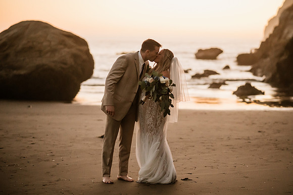 Michael-Annie-pacific-City-Cape-Kiwanda-Oregon-Elopement-2021-117