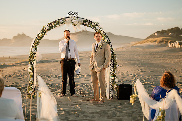 Michael-Annie-pacific-City-Cape-Kiwanda-Oregon-Elopement-2021-48
