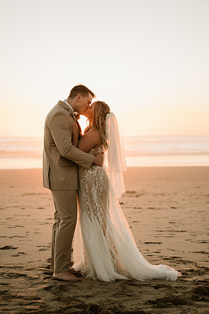Michael-Annie-pacific-City-Cape-Kiwanda-Oregon-Elopement-2021-84