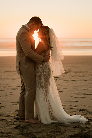 Michael-Annie-pacific-City-Cape-Kiwanda-Oregon-Elopement-2021-90