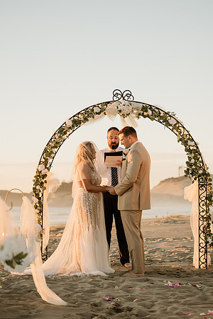 Michael-Annie-pacific-City-Cape-Kiwanda-Oregon-Elopement-2021-60