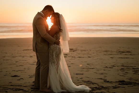 Michael-Annie-pacific-City-Cape-Kiwanda-Oregon-Elopement-2021-89