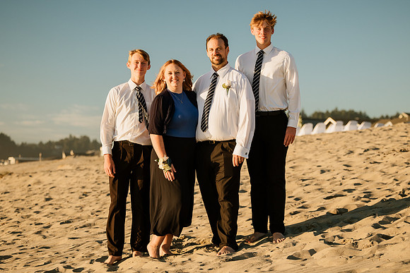 Michael-Annie-pacific-City-Cape-Kiwanda-Oregon-Elopement-2021-34