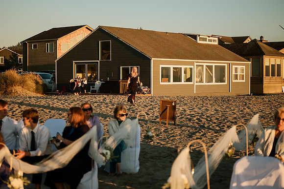 Michael-Annie-pacific-City-Cape-Kiwanda-Oregon-Elopement-2021-49