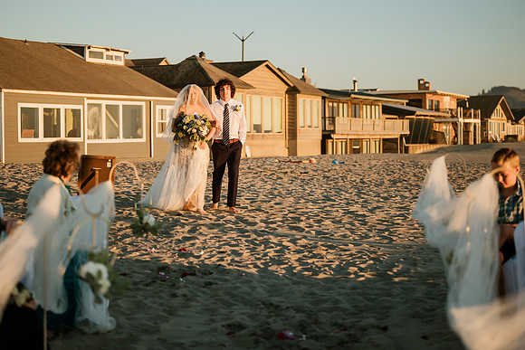 Michael-Annie-pacific-City-Cape-Kiwanda-Oregon-Elopement-2021-53