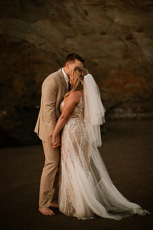 Michael-Annie-pacific-City-Cape-Kiwanda-Oregon-Elopement-2021-127