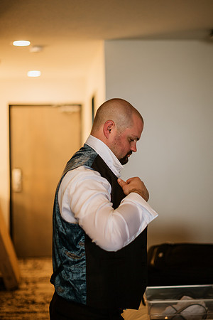 Tyler-Jennifer-Chinook-Winds-Casino-Lincoln-City-Oregon-Wedding-10