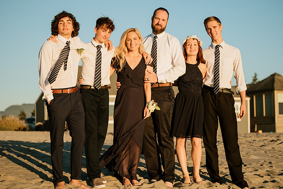 Michael-Annie-pacific-City-Cape-Kiwanda-Oregon-Elopement-2021-35