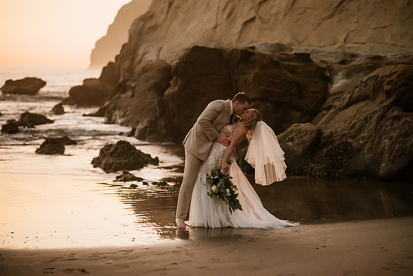 Michael-Annie-pacific-City-Cape-Kiwanda-Oregon-Elopement-2021-116