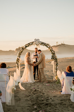 Michael-Annie-pacific-City-Cape-Kiwanda-Oregon-Elopement-2021-59