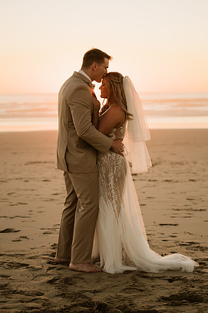 Michael-Annie-pacific-City-Cape-Kiwanda-Oregon-Elopement-2021-92