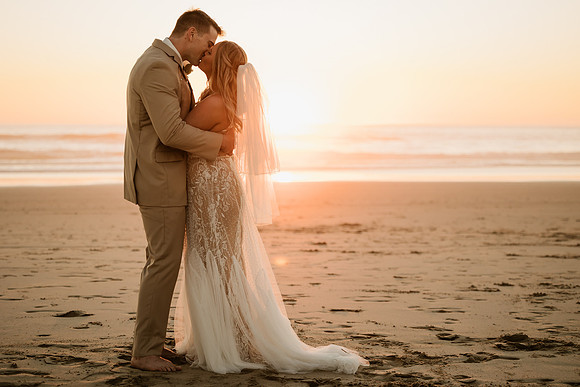 Michael-Annie-pacific-City-Cape-Kiwanda-Oregon-Elopement-2021-86
