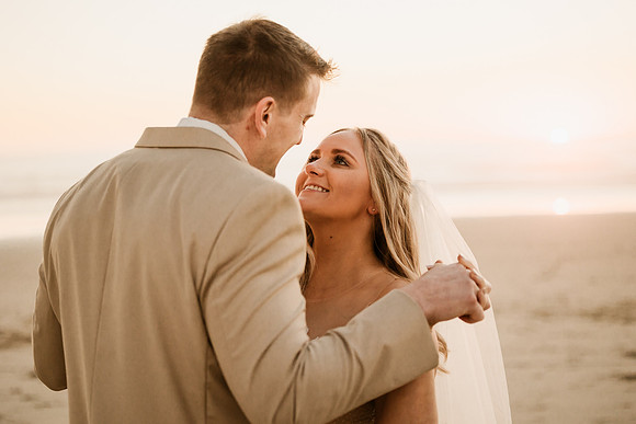 Michael-Annie-pacific-City-Cape-Kiwanda-Oregon-Elopement-2021-97