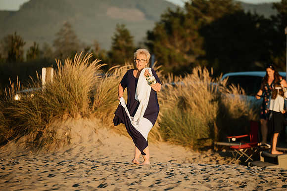 Michael-Annie-pacific-City-Cape-Kiwanda-Oregon-Elopement-2021-41