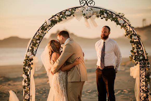 Michael-Annie-pacific-City-Cape-Kiwanda-Oregon-Elopement-2021-68