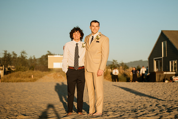 Michael-Annie-pacific-City-Cape-Kiwanda-Oregon-Elopement-2021-40
