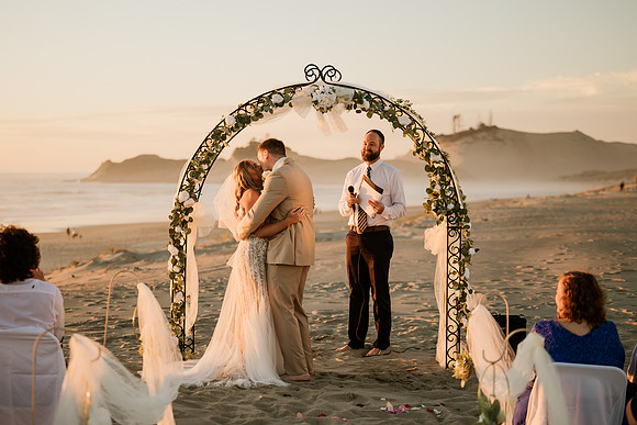 Michael-Annie-pacific-City-Cape-Kiwanda-Oregon-Elopement-2021-69
